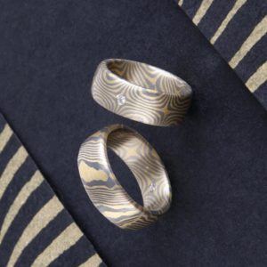 Mokume Gane Ringe eineinhalbfach Damaszierte Mokume Gane Ringe mit Brillant in Gold und Palladium